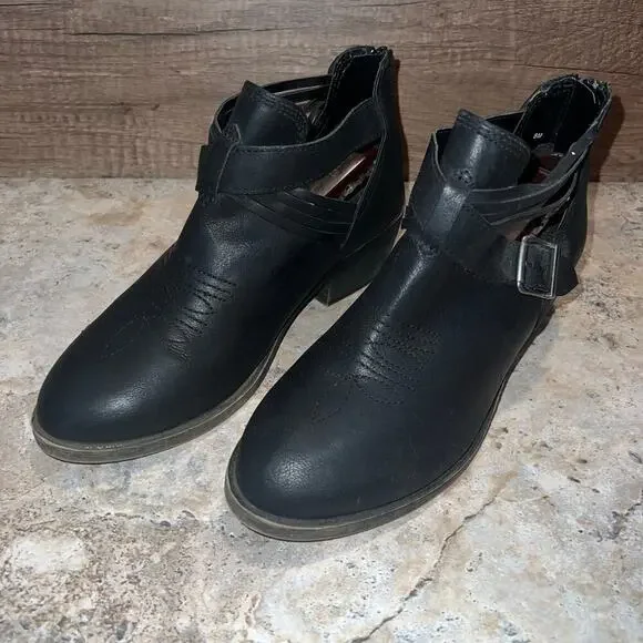 Jellypop MacKay Women’s Size 8M Stock #731808 Ankle Bootie Boots Black Belted - Picture 3 of 13